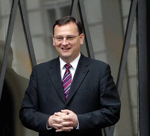 Možná zvýšíme daně, připustil poprvé Petr Nečas