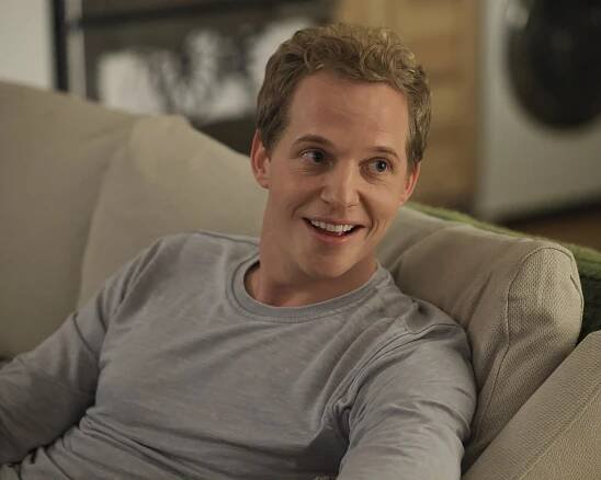 A Million Little Things - Letting Go - Z filmu - Chris Geere