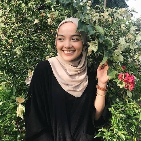 Pin by ris🌙 on ulzzang 🍒🎸✮ | Girl hijab, Beautiful hijab, Modesty outfits