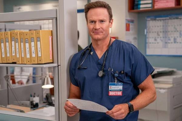 Josh Lawson as Dr. Bruce in 'St. Denis Medical'.