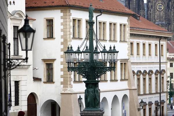 OBRAZEM: Vydejme se za pražskými kandelábry