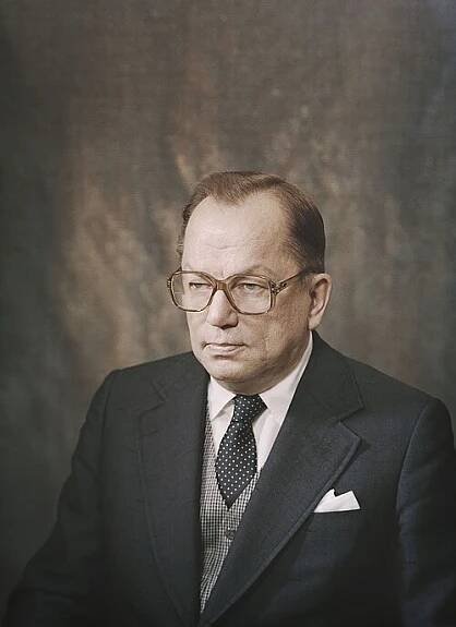 Soubor:Ahti-Karjalainen-1980.jpg – Wikipedie