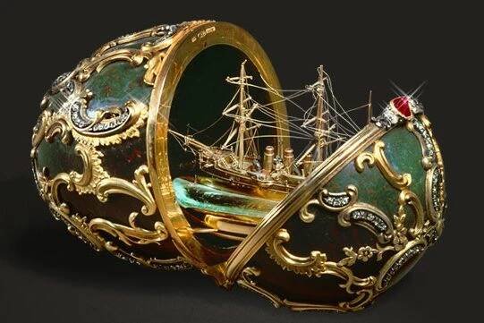 Zlatnictví v Petrohradu opět vyrábí Fabergého vejce. Po sto letech