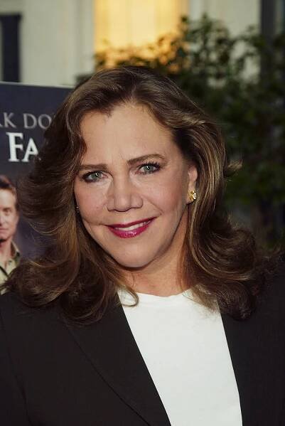 Kathleen Turner arrives at the New York premiere of "It Runs in the Family," 2003 | Source: Getty Images