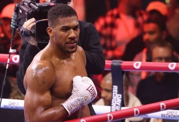 Anthony Joshua dostal šokujúcu správu. Vyzval ho sám neporazený "Syn Boží" Andre Ward