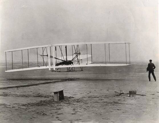 Wright Flyer: první úspěšně řízený motorový letoun