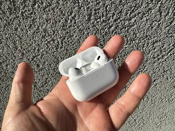 Recenze adaptivního zvuku AirPods Pro 2. generace v iOS 17: Tohle si zamilujete!