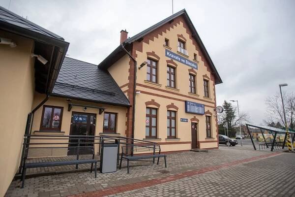 Železniční stanice v Kravařích v novém: prošla výraznou rekonstrukcí