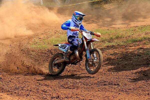 Junior MX Team off to France