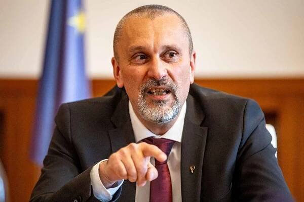 Nový zákon o návykových látkách upravuje šedou zónu, říká ministr Šalomoun
