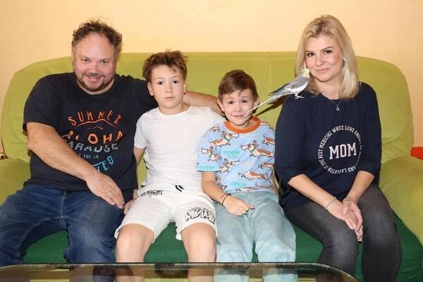 Dabingový herec Martin Sobotka ukázal skromné bydlení, podívejte! Ze sbírky filmů a knih vám spadne brada