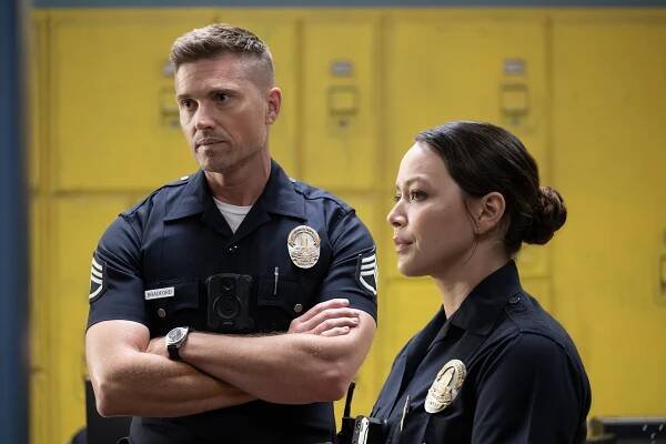 Eric Winter and Melissa O'Neil in The Rookie - 'Out of Pocket'