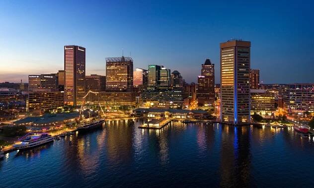 panorama baltimoru a vnitřní přístav anténa za soumraku - baltimore maryland - stock snímky, obrázky a fotky