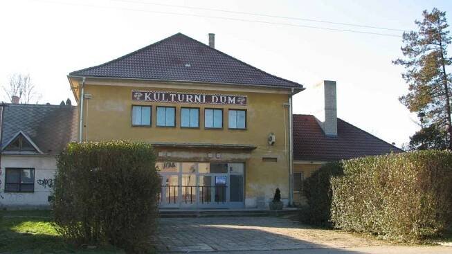 Kostelany opravují kulturák