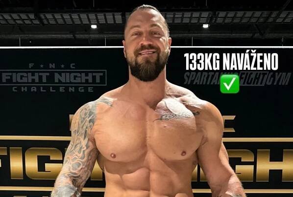 Zničující bitva obrů v ringu i Mikuláškovo škrcení v boxu