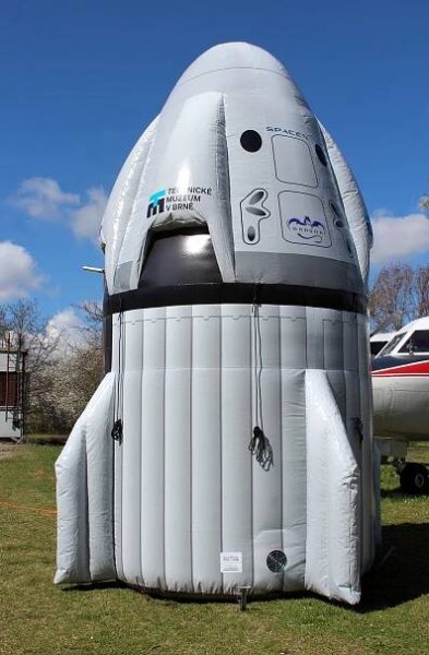 Space X v Brně: Model Muskovy kosmické lodě Crew Dragon je u Technického muzea