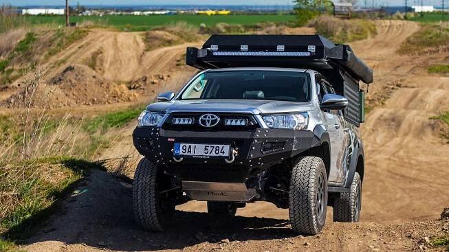 Test - Expediční Toyota Hilux Active 2.8 D-4D od Alu-Cab a More 4x4: Definice slova svoboda - WikiCars