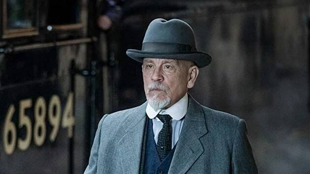 John Malkovich jako Hercule Poirot