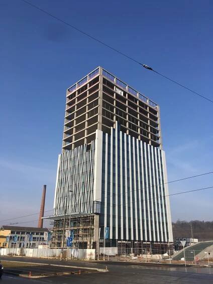 TOWER A V AFI CITY: NOVÁ DOMINANTA VYSOČAN DOSÁHLA CÍLOVÉ VÝŠKY 75 METRŮ | CZGBC