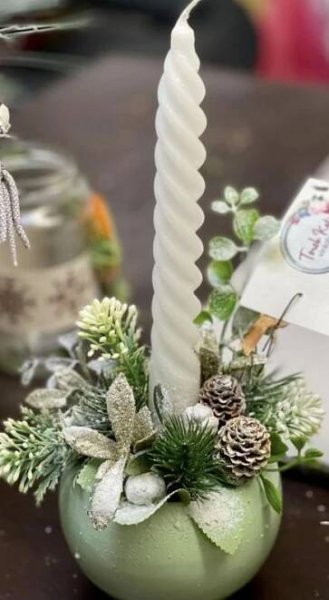 Elegant Advent Table Decorations