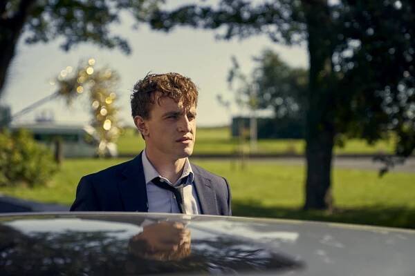 Normální lidi - Epizoda 10 (E10) (2020) | Recenze - Uživatelské | ČSFD.cz