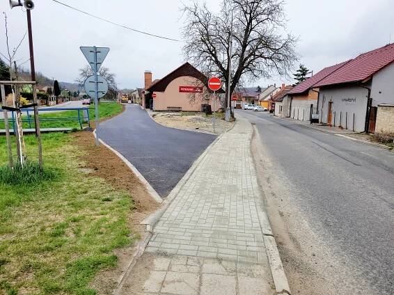 Dotace z JMK 2022 - Opravy místní komunikace u základní školy: Moravské Bránice