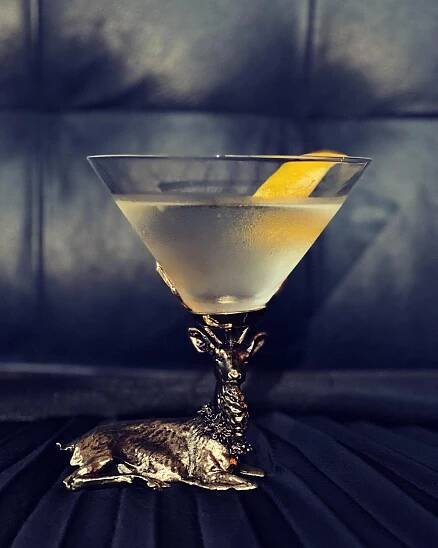 DRY (MARTINI) JANUARY in full swing with the holiday glassware ✨