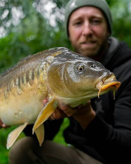 How to fish worms for big carp – Mark Pitchers | Angling Times