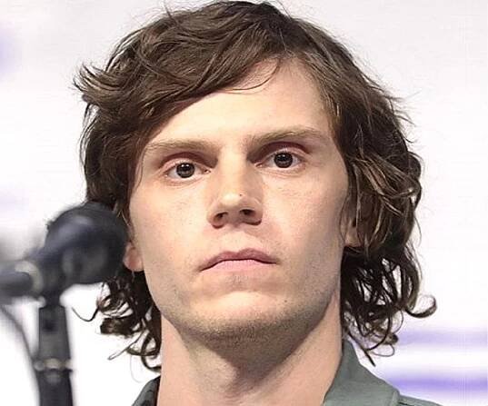 Evan Peters Biography - Facts, Childhood, Family Life & Achievements of Actor.
