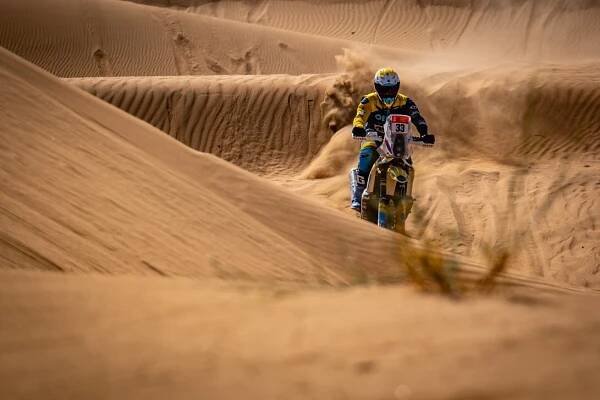 Ojedinělá závada! Martinu Michkovi se přetrhl řetěz a musel na Dakaru skončit - MOTOHOUSE