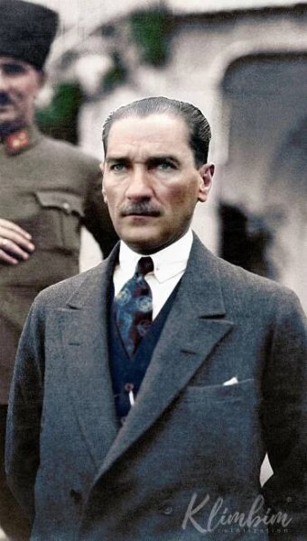 Muž, který změnil Turecko. Atatürk po 85 letech ožívá na kolorovaných fotografiích