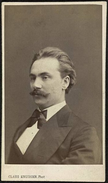 Soubor:Portrett av komponist og dirigent Johan Svendsen (1840-1911) (34133117716).jpg – Wikipedie