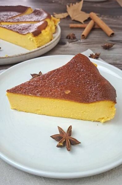 Pumpkin Basque Burnt Cheesecake has a super creamy texture, an intense caramelized layer on top. Perfect for fall, Halloween or thanksgiving!