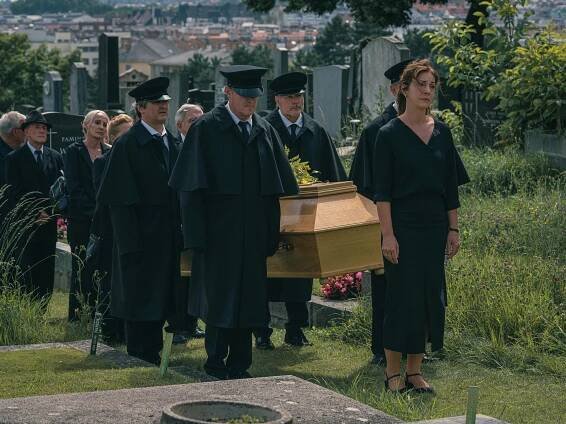 Ulrike C. Tscharre - Drunter & Drüber - Chaos auf dem Friedhof - Z filmu