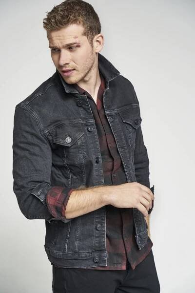 Interview: 9-1-1's Oliver Stark - Brief Take