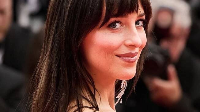 Dakota Johnsonová má po rozchodu. Štěstí proto hledá v práci a nové komedii Dokonalá shoda