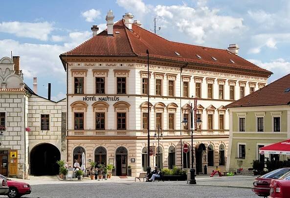 Hotel Nautilus, Tábor