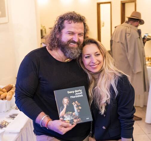 Cukrář Josef Maršálek vydal Sexy dorty, knížku v úterý představí v Brně. Na čáře