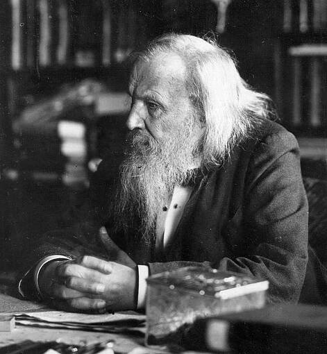 https://cs.wikipedia.org/wiki/Dmitrij_Ivanovi%C4%8D_Mend%C4%9Blejev#/media/Soubor:DIMendeleevCab.jpg