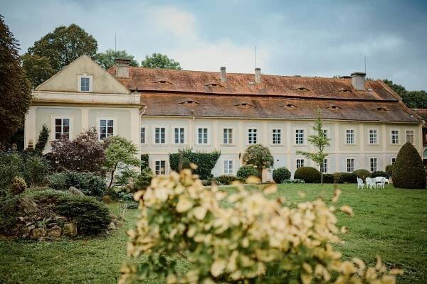 Zámek Luhov - otevírací doba, akce, ubytování, prohlídky, vstupné, foto, počasí