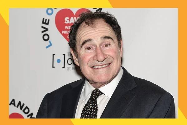 Richard Kind cheeses on the red carpet.