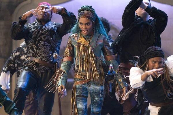 China Anne McClain - Následníci: Vzestup Red - Z filmu