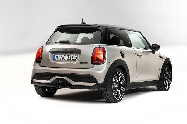 Mini One & Cooper: Podrobné specifikace vozidel & Interaktivní nástroj pro srovnání