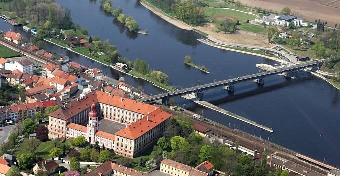 Most přes Labe v Roudnici se na rok uzavřel. Tohle potřebujete vědět