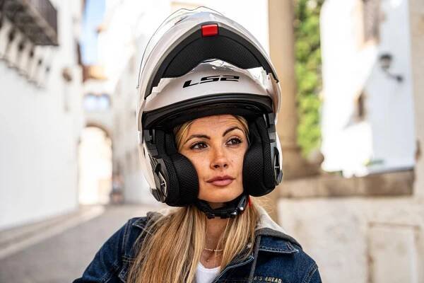 Fotogalerie LS2 představuje současnou nabídku přileb | Motorkáři.cz