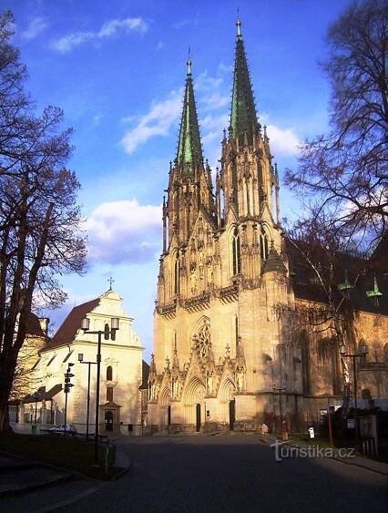 Olomouc-Václavské náměstí-katedrála sv.Václava-Foto:Ulrych Mir.