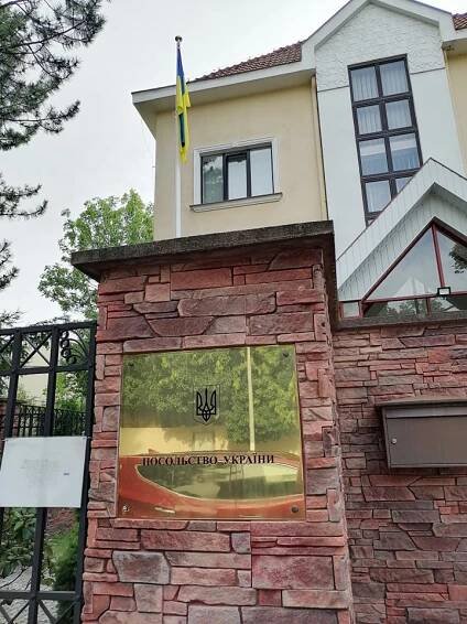 Před ukrajinskou ambasádou za propuštění bratrů Kononovičových - KSČM