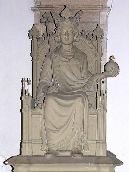 Soubor:Wenceslaus III of Bohemia statue.jpg – Wikipedie