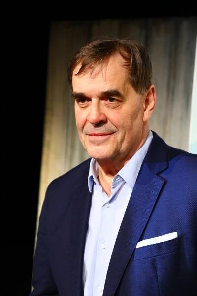 FOTO: Miroslav Etzler po premiéře hry Cena za něžnost. – stránka 8
