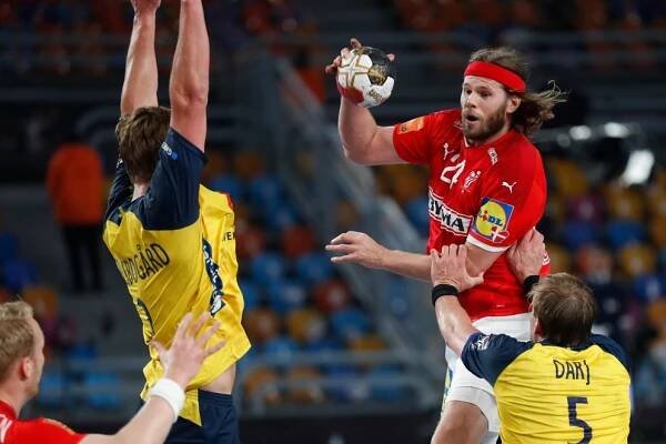 Mikkel Hansen vo finále MS 2021 v hádzanej Dánsko - Švédsko.